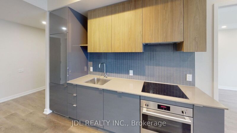 161 Roehampton Ave 703