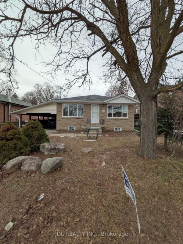 345 Centre Street East